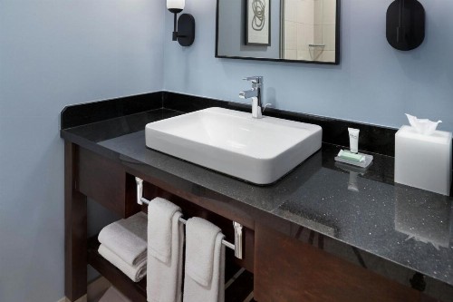 Courtyard by Marriott New Orleans French Quarter/Iberville - image 18