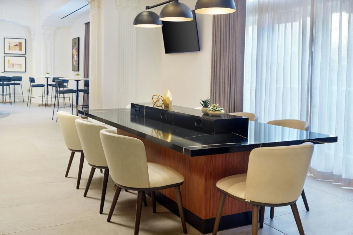Courtyard by Marriott New Orleans French Quarter/Iberville - image 3