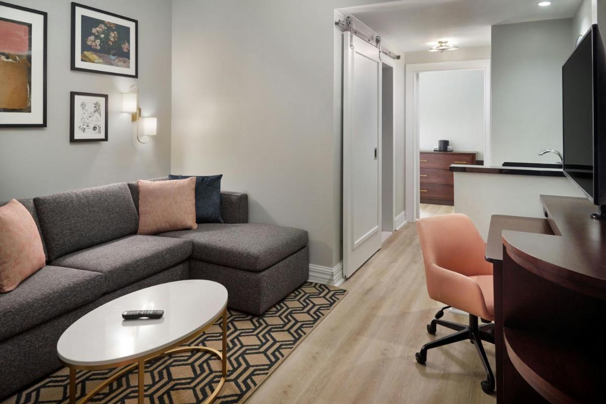 Courtyard by Marriott New Orleans French Quarter/Iberville - image 5