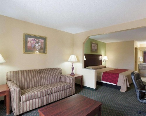 Econo Lodge New Orleans - image 2