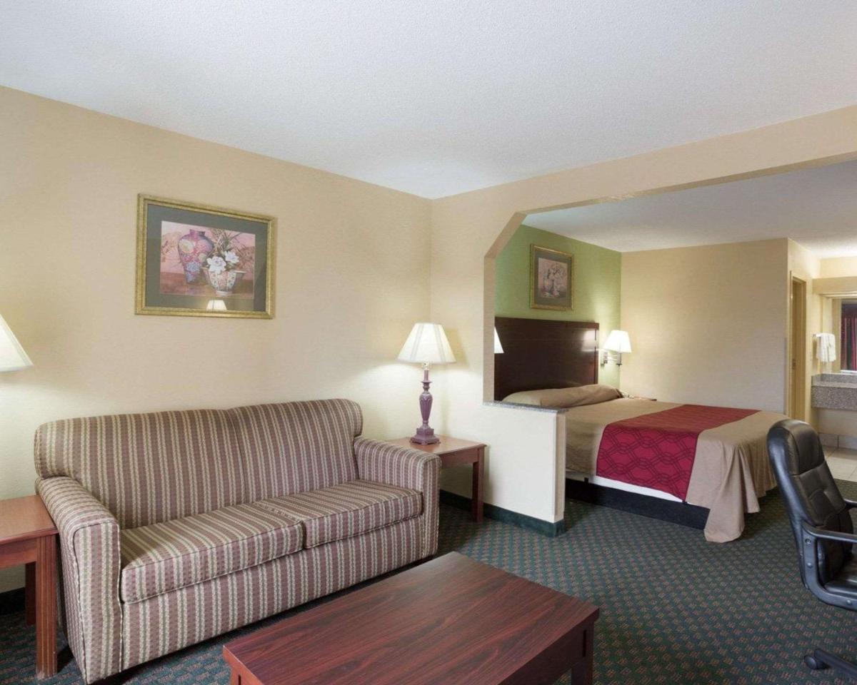 Econo Lodge New Orleans - image 2