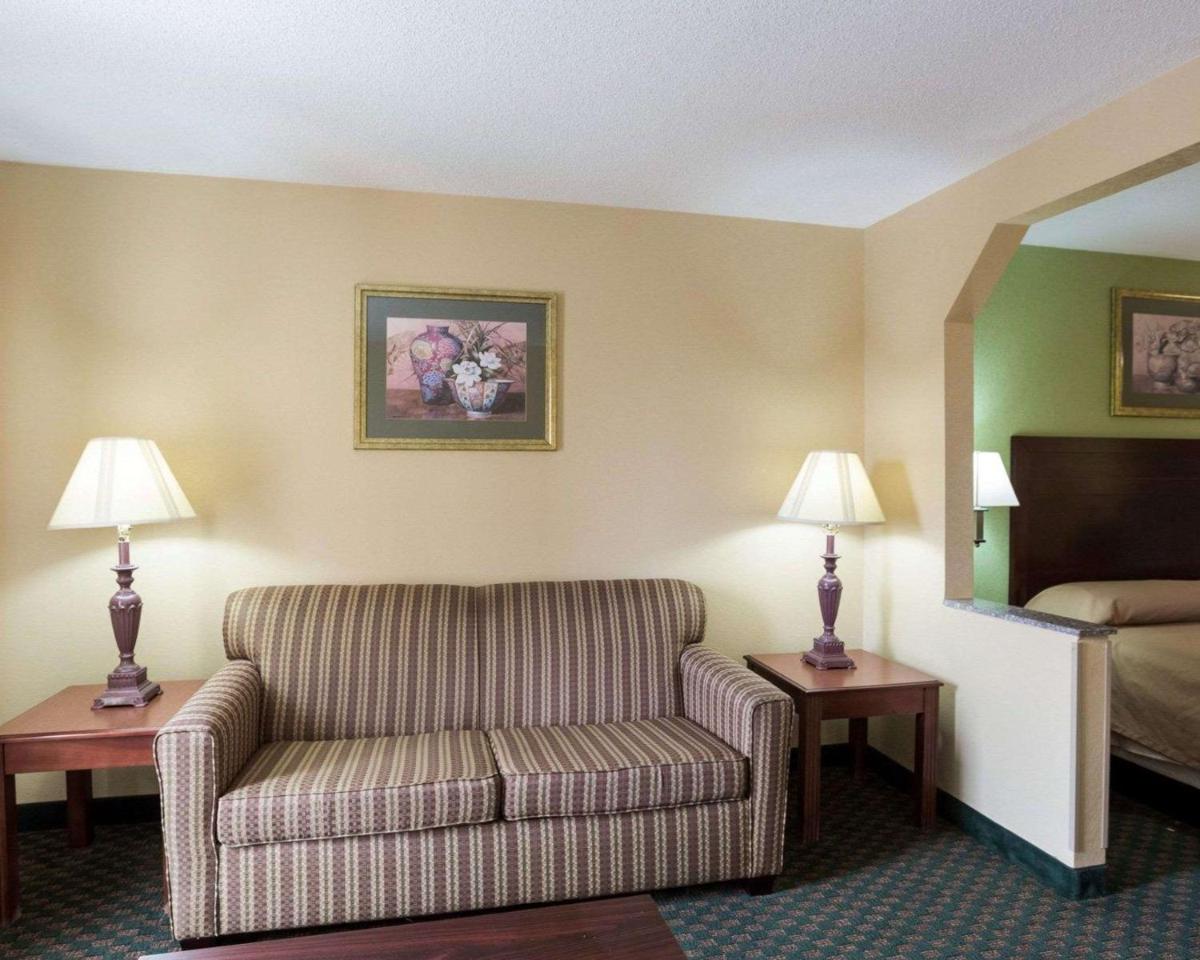 Econo Lodge New Orleans - image 3