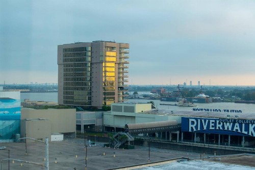 New Orleans Marriott Warehouse Arts District - image 23