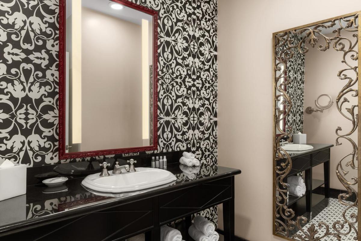 Dauphine Orleans Hotel - image 4