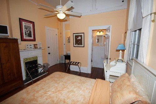 The Burgundy Bed and Breakfast - image 18