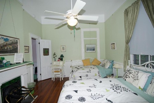 The Burgundy Bed and Breakfast - image 19