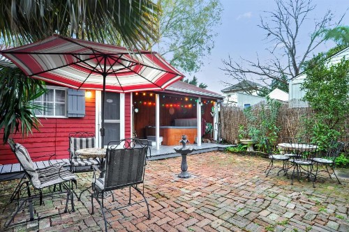 The Burgundy Bed and Breakfast - image 2