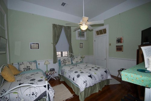 The Burgundy Bed and Breakfast - image 20