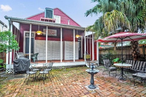 The Burgundy Bed and Breakfast - image 3
