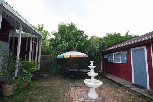 The Burgundy Bed and Breakfast - image 30