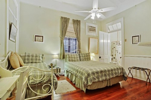 The Burgundy Bed and Breakfast - image 6