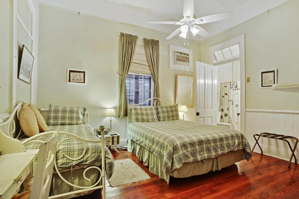 The Burgundy Bed and Breakfast - image 6