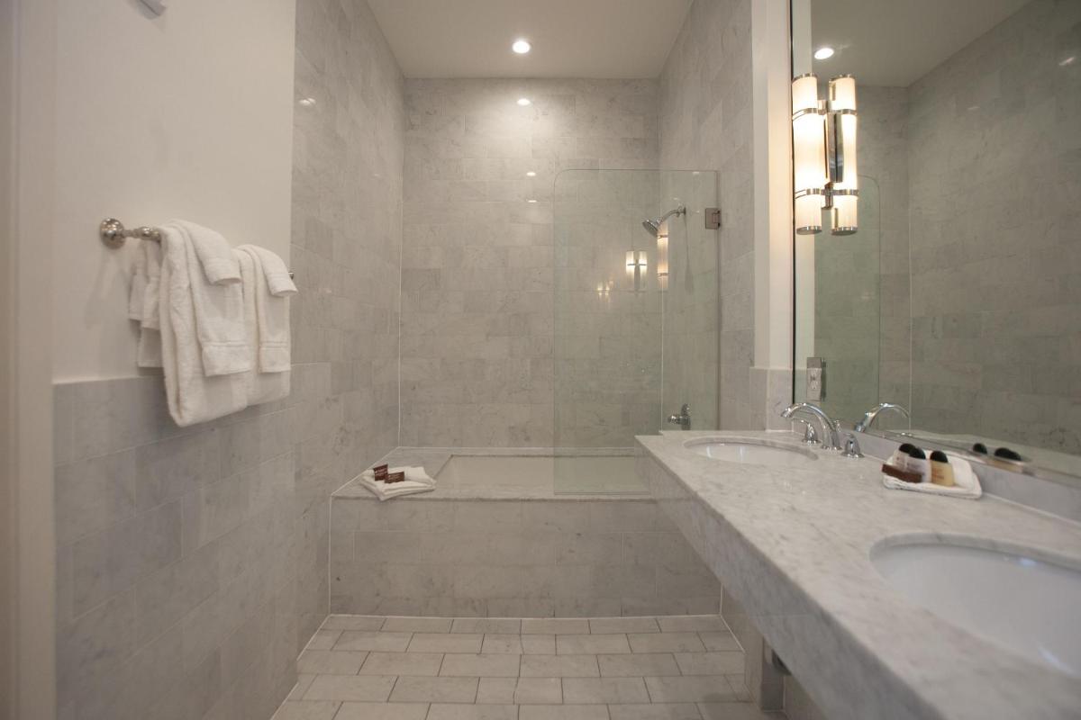 Hotel Royal New Orleans - image 2