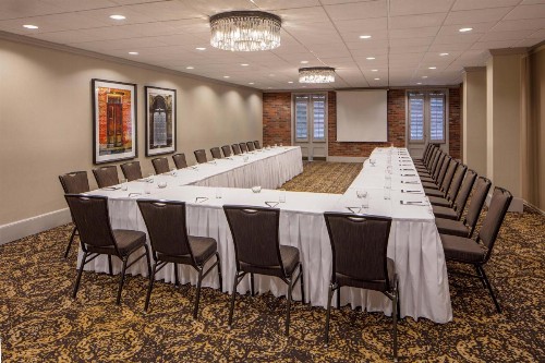 Holiday Inn Hotel French Quarter-Chateau Lemoyne an IHG Hotel - image 20