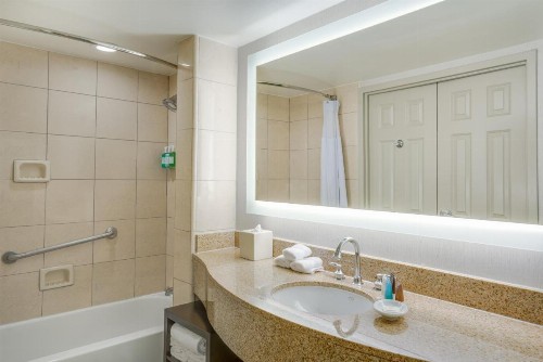Astor Crowne Plaza New Orleans French Quarter Corner of Bourbon and Canal - image 41