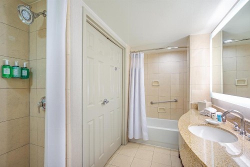 Astor Crowne Plaza New Orleans French Quarter Corner of Bourbon and Canal - image 42