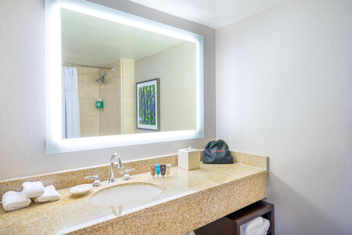 Astor Crowne Plaza New Orleans French Quarter Corner of Bourbon and Canal - image 5