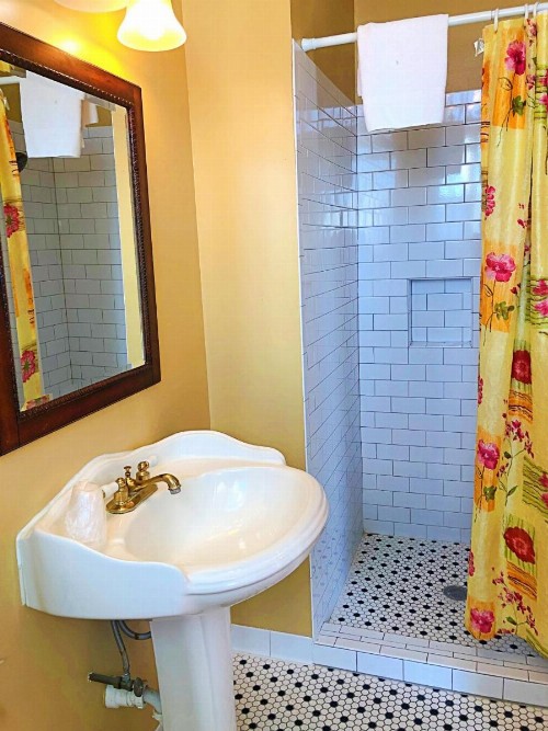 Creole Gardens Guesthouse and Inn - image 8