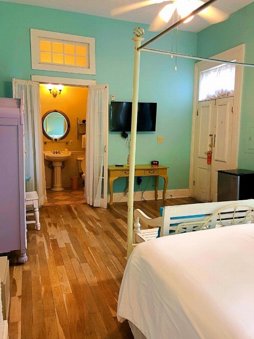 Creole Gardens Guesthouse and Inn - image 9