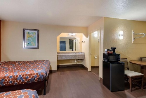 Relax Inn and Suites New Orleans - image 9