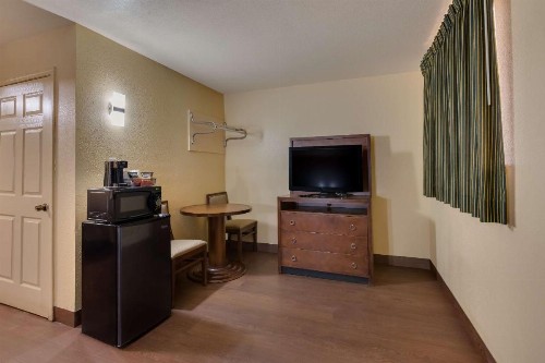 Relax Inn and Suites New Orleans - image 13