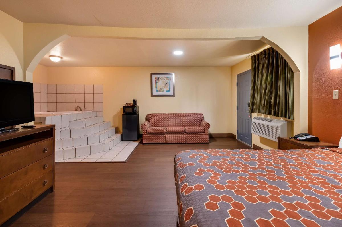 Relax Inn and Suites New Orleans - image 2