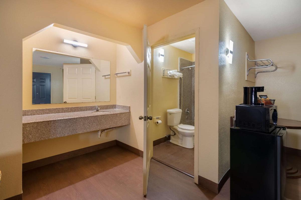 Relax Inn and Suites New Orleans - image 5