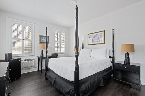 Historic Streetcar Inn - image 32