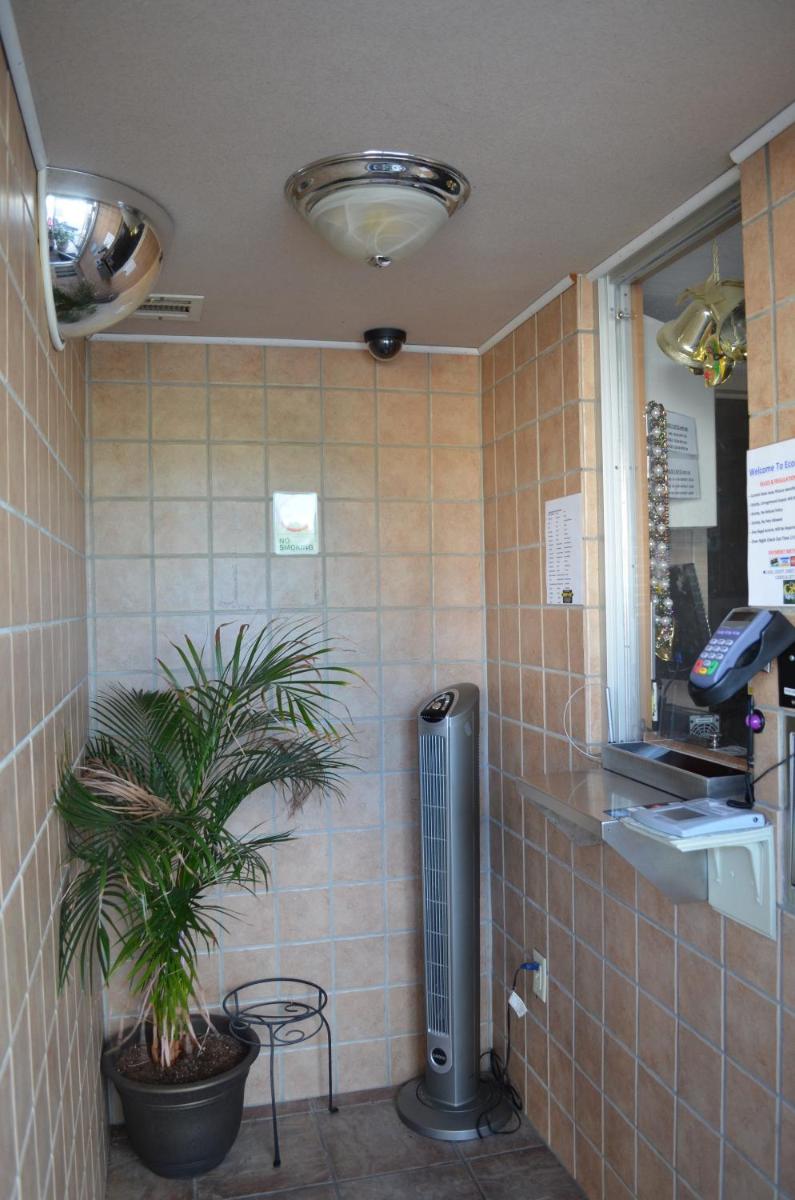 Economy Inn New Orleans - image 4