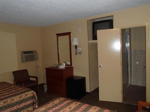 Royal Inn Of New Orleans - image 12