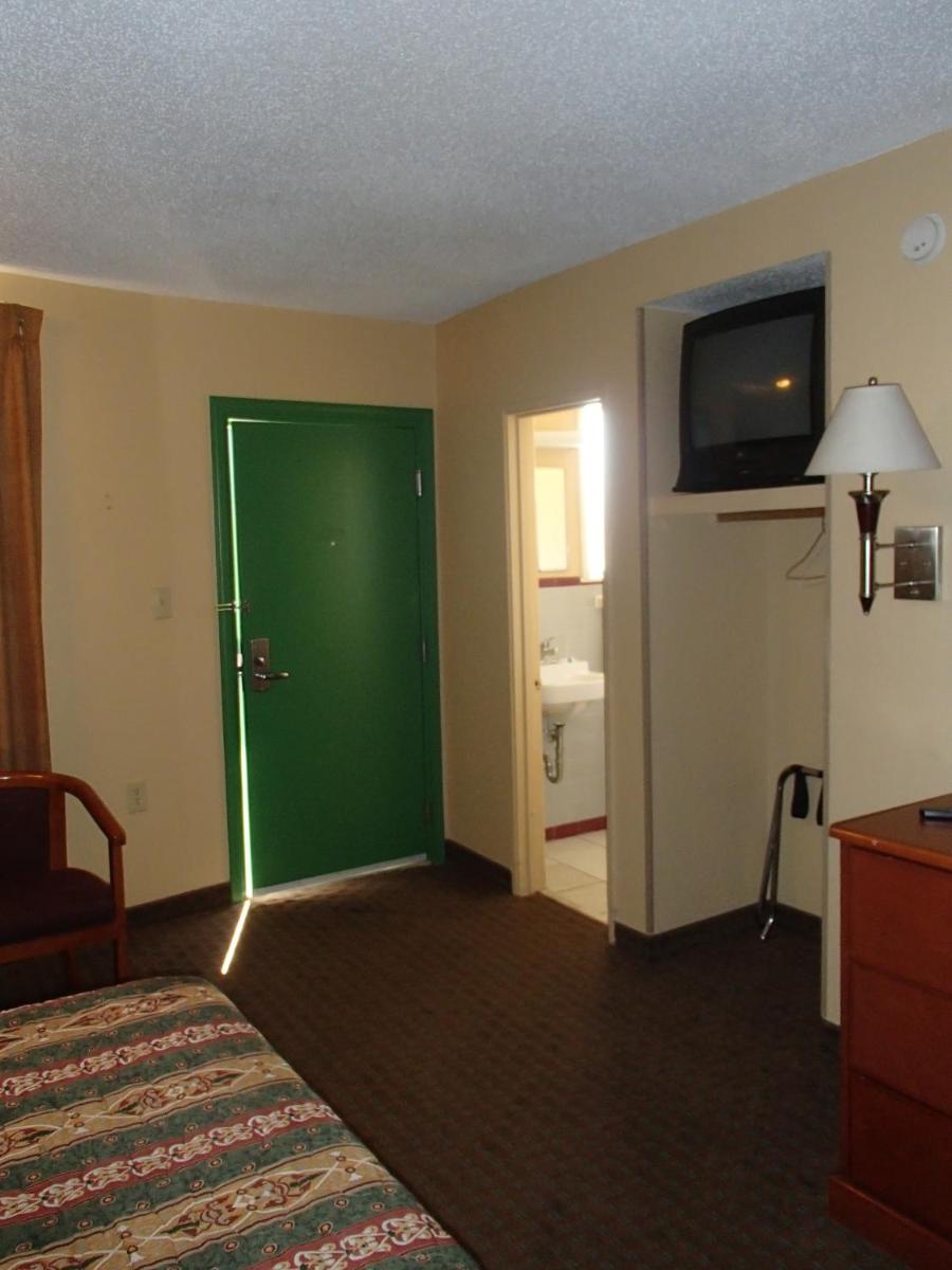 Royal Inn Of New Orleans - image 3