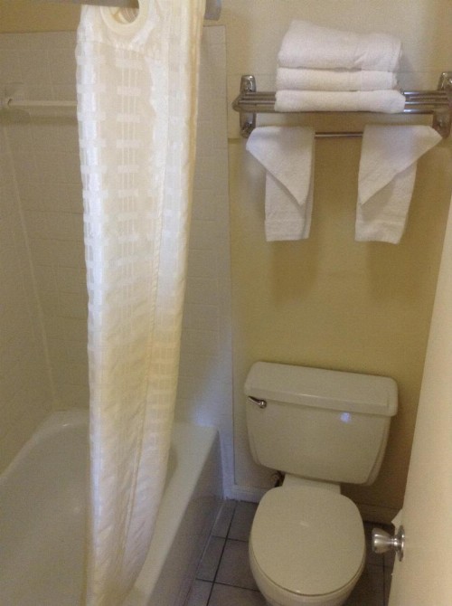 Super 8 by Wyndham New Orleans - image 2