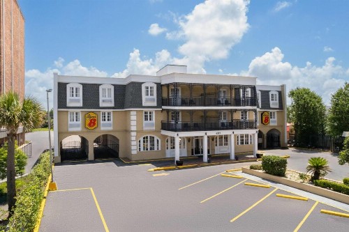 Super 8 by Wyndham New Orleans - image 24