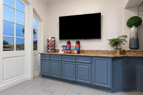 Super 8 by Wyndham New Orleans - image 26