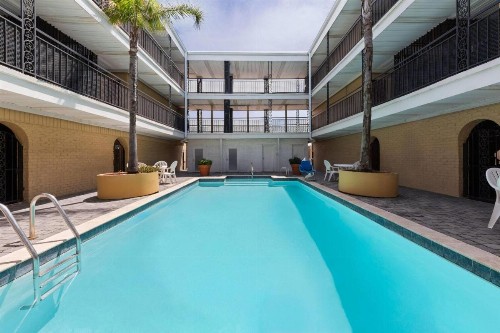 Super 8 by Wyndham New Orleans - image 35