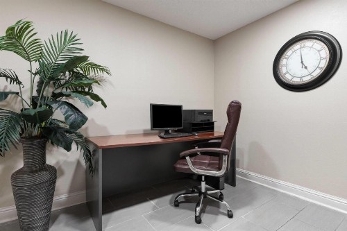 Super 8 by Wyndham New Orleans - image 38