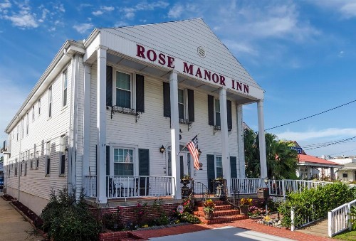Rose Manor Bed & Breakfast - image 1