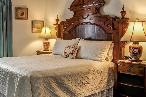 Rose Manor Bed & Breakfast - image 24