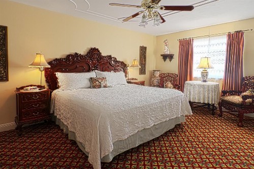 Rose Manor Bed & Breakfast - image 25