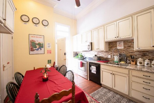 Auberge NOLA Hostel - image 15