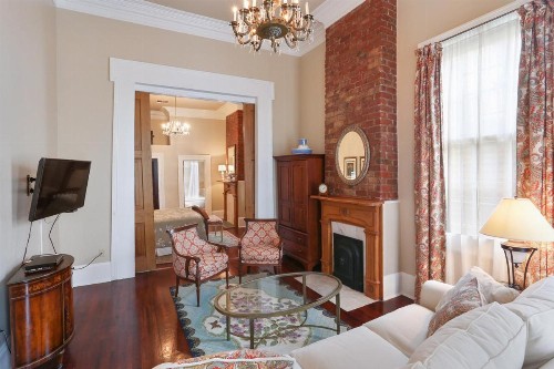 Elysian Fields Inn - image 11