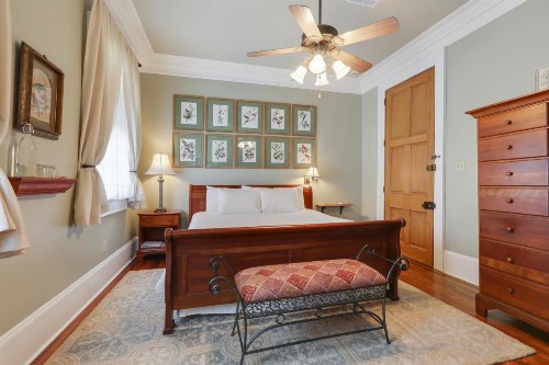 Elysian Fields Inn - image 17