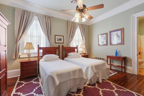 Elysian Fields Inn - image 20