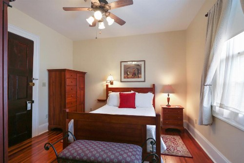Elysian Fields Inn - image 9