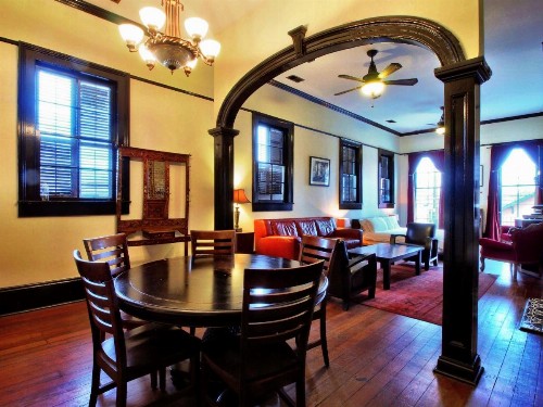 Royal Street Inn & Bar - image 18
