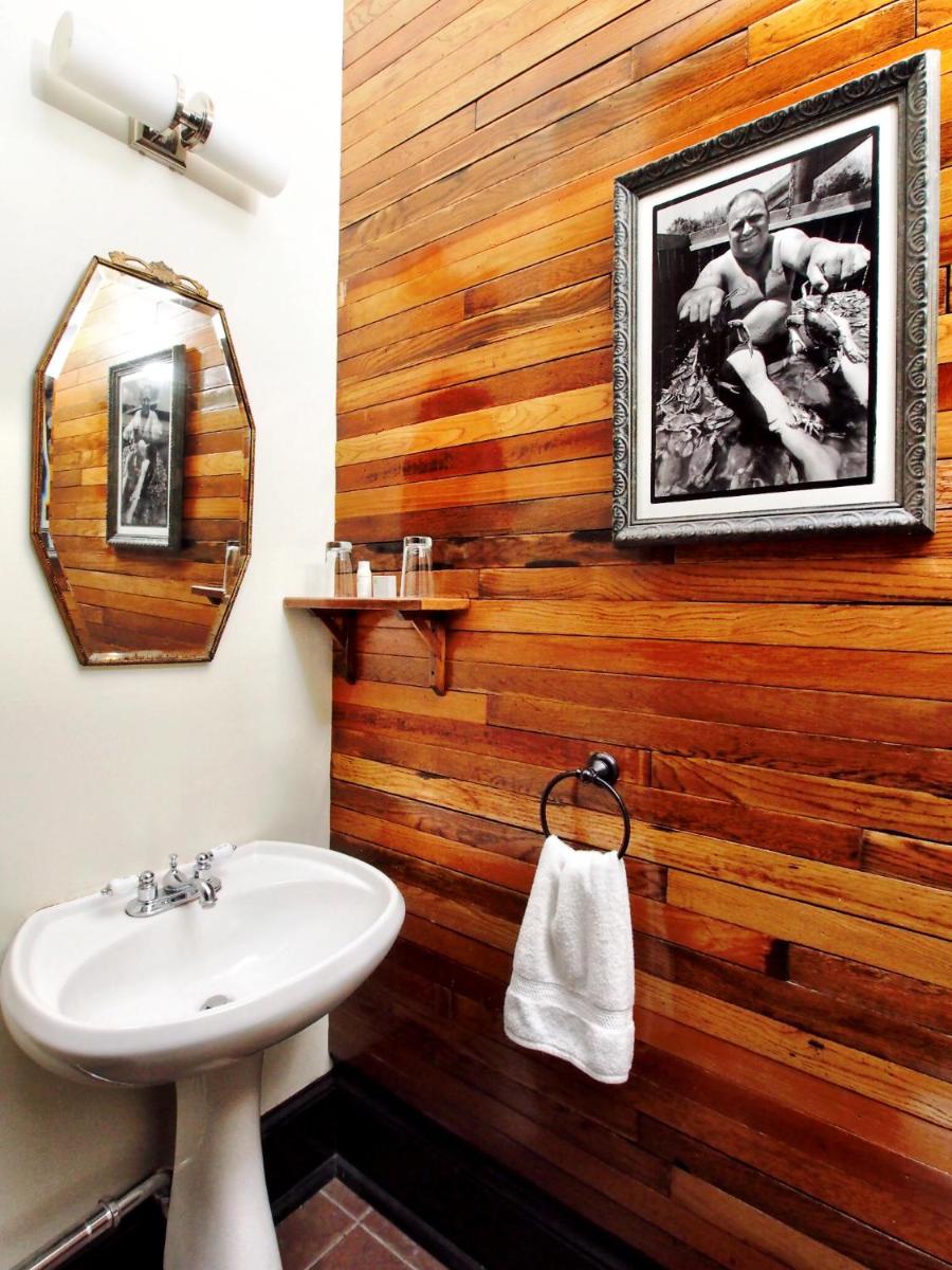 Royal Street Inn & Bar - image 2