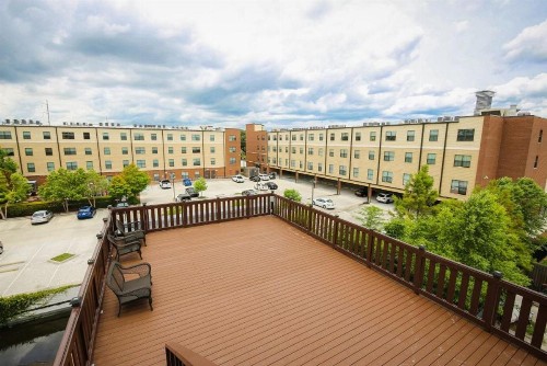 Luxury 4BR condo in Downtown by Hosteeva - image 4