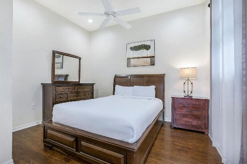 Luxury 4BR Penthouse in Downtown by Hosteeva - image 11