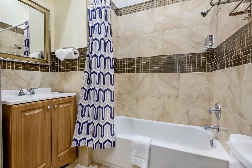 Luxury 4BR Penthouse in Downtown by Hosteeva - image 9
