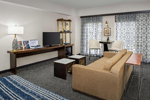 Troubadour Hotel New Orleans Tapestry Collection By Hilton - image 17